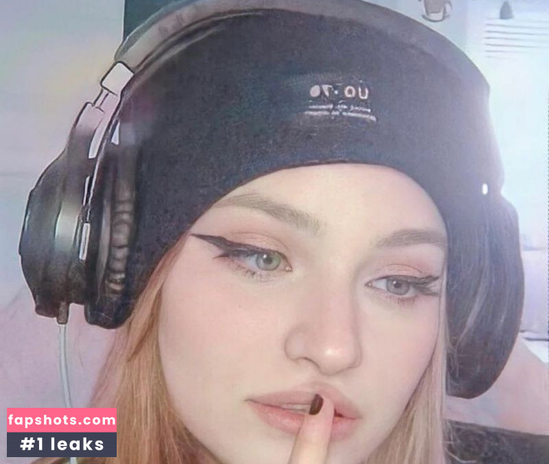 Niki Nihachu gallery photo #15