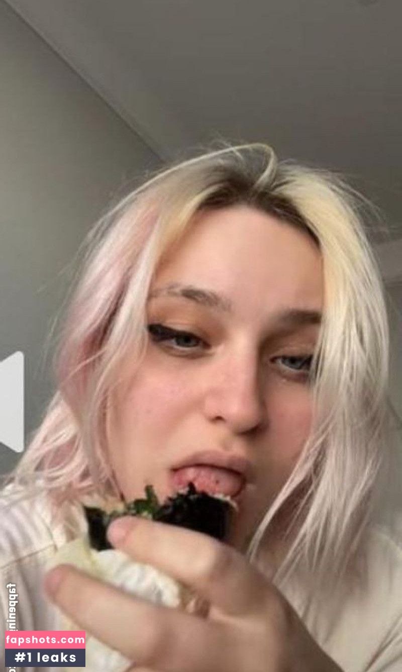 Niki Nihachu gallery photo #20