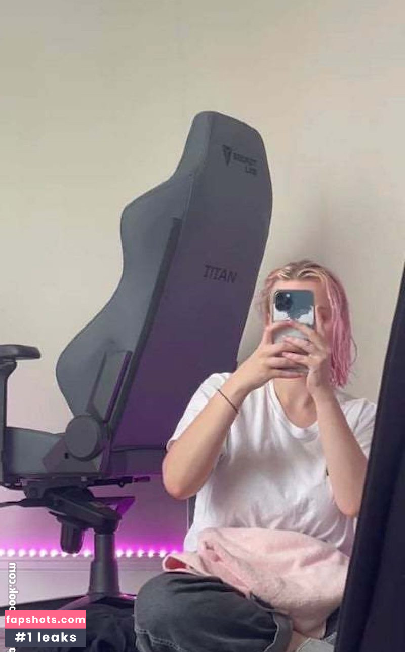 Niki Nihachu gallery photo #22