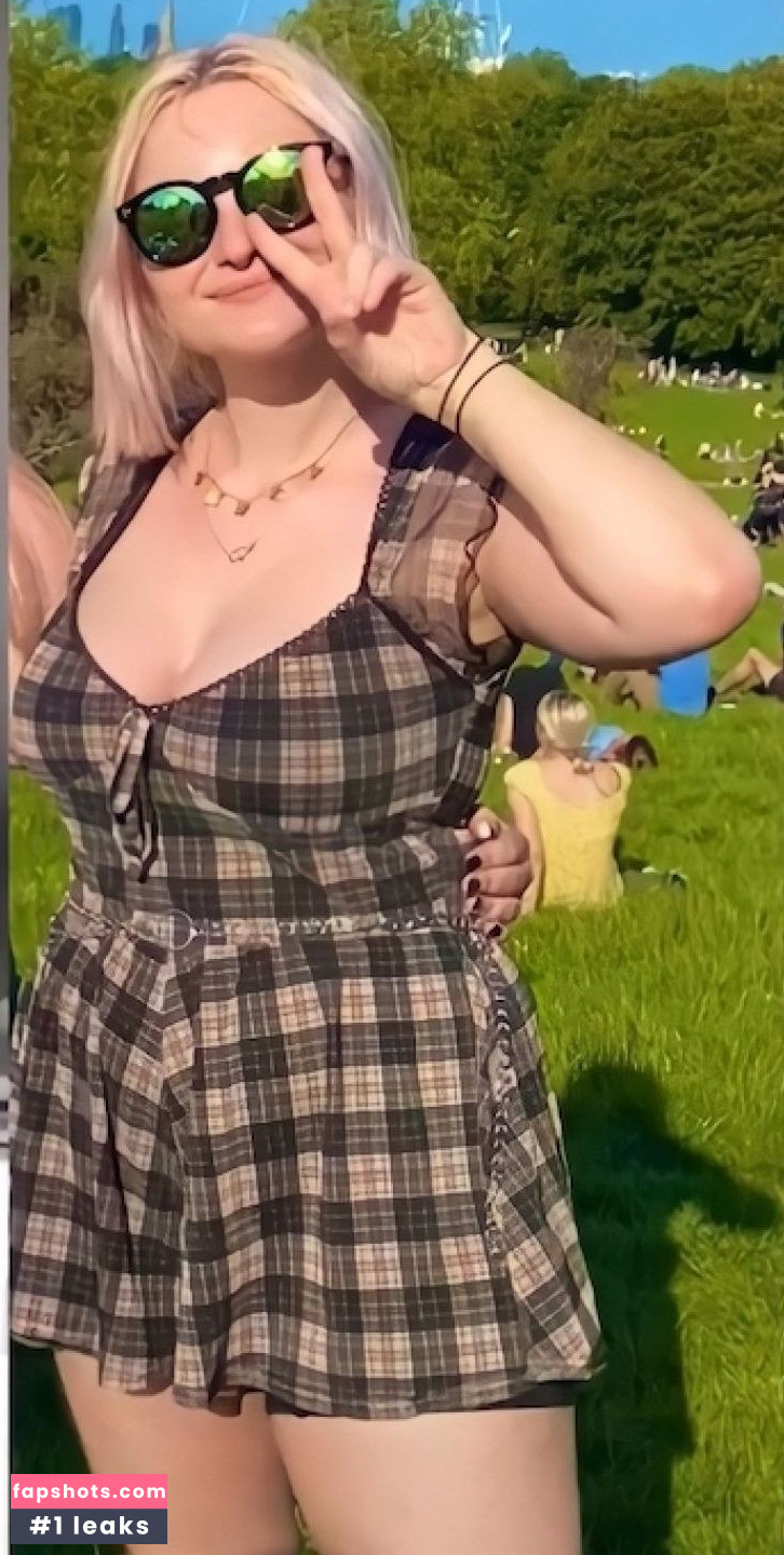 Niki Nihachu gallery photo #31