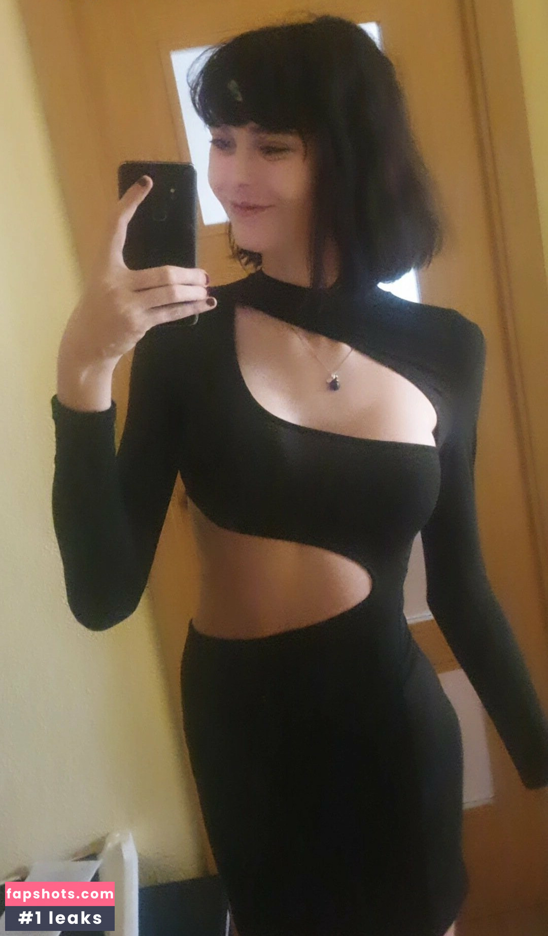 Niki Zmf gallery photo #8