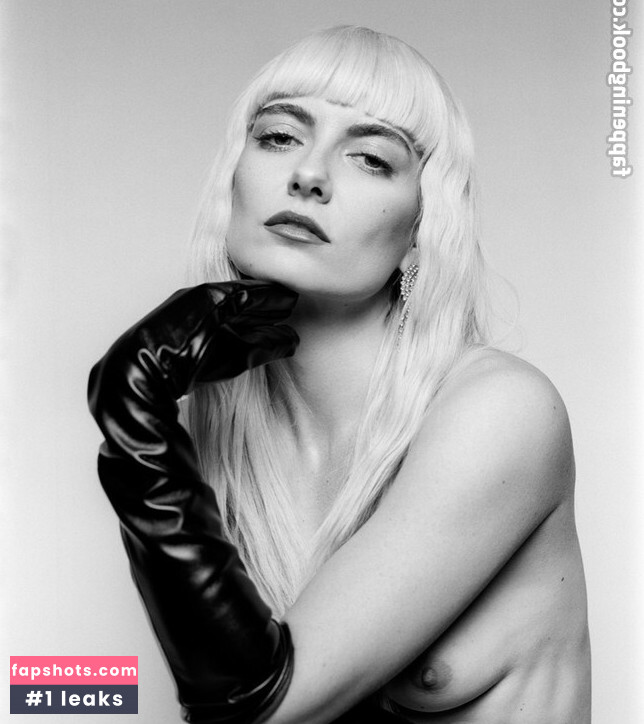 Nikia Lee gallery photo #10