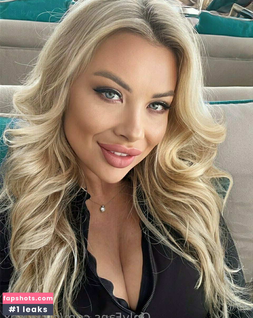 Nikki Cox gallery photo #29