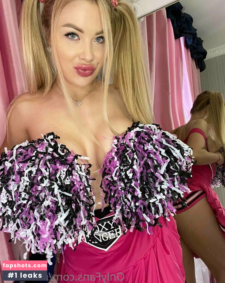 Nikki Cox gallery photo #33