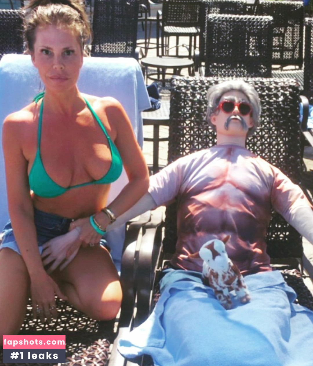 Nikki Cox gallery photo #37