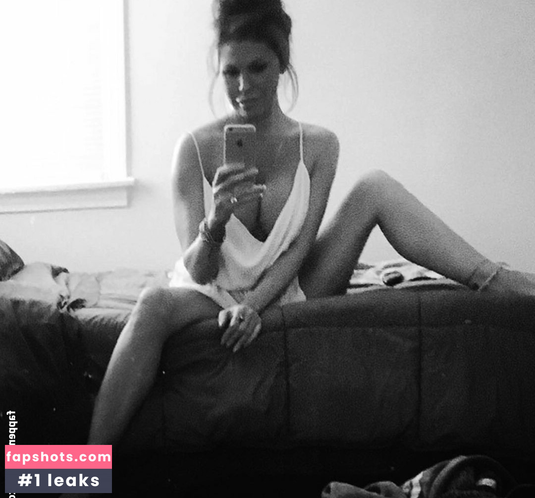 Nikki Cox gallery photo #41