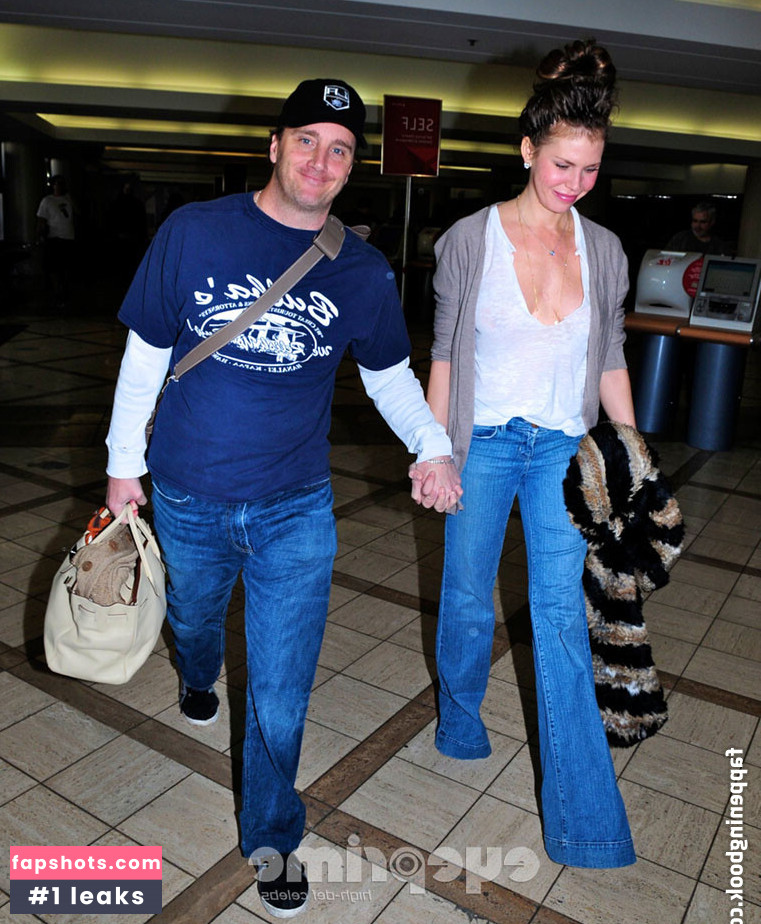 Nikki Cox gallery photo #7