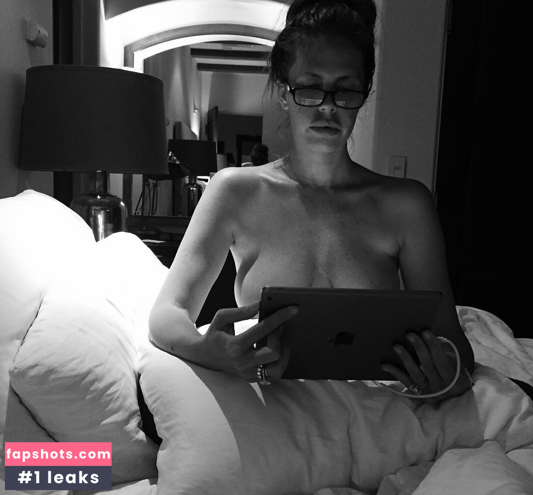 Nikki Cox gallery photo #74