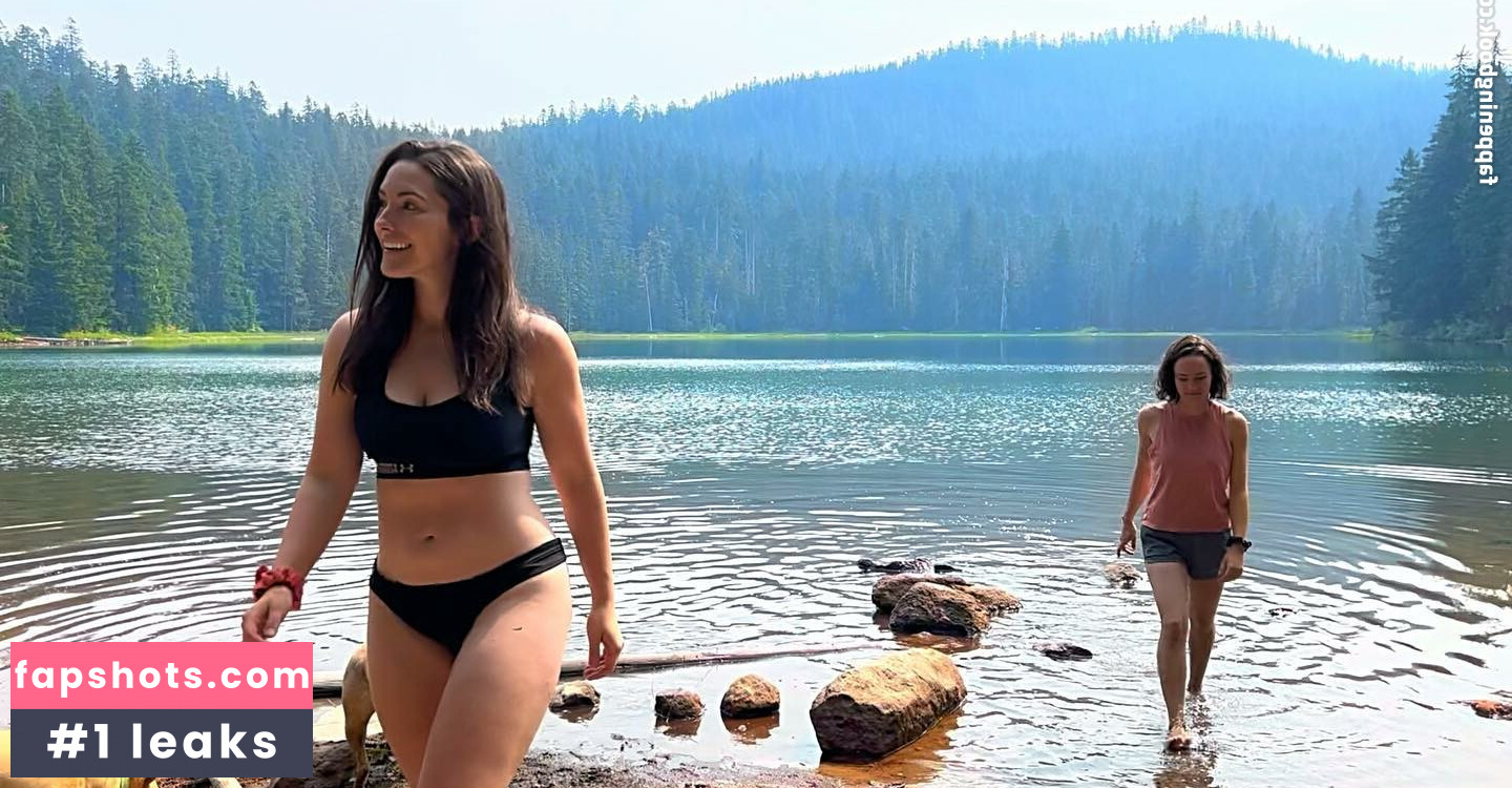 Nikki Delventhal gallery photo #7