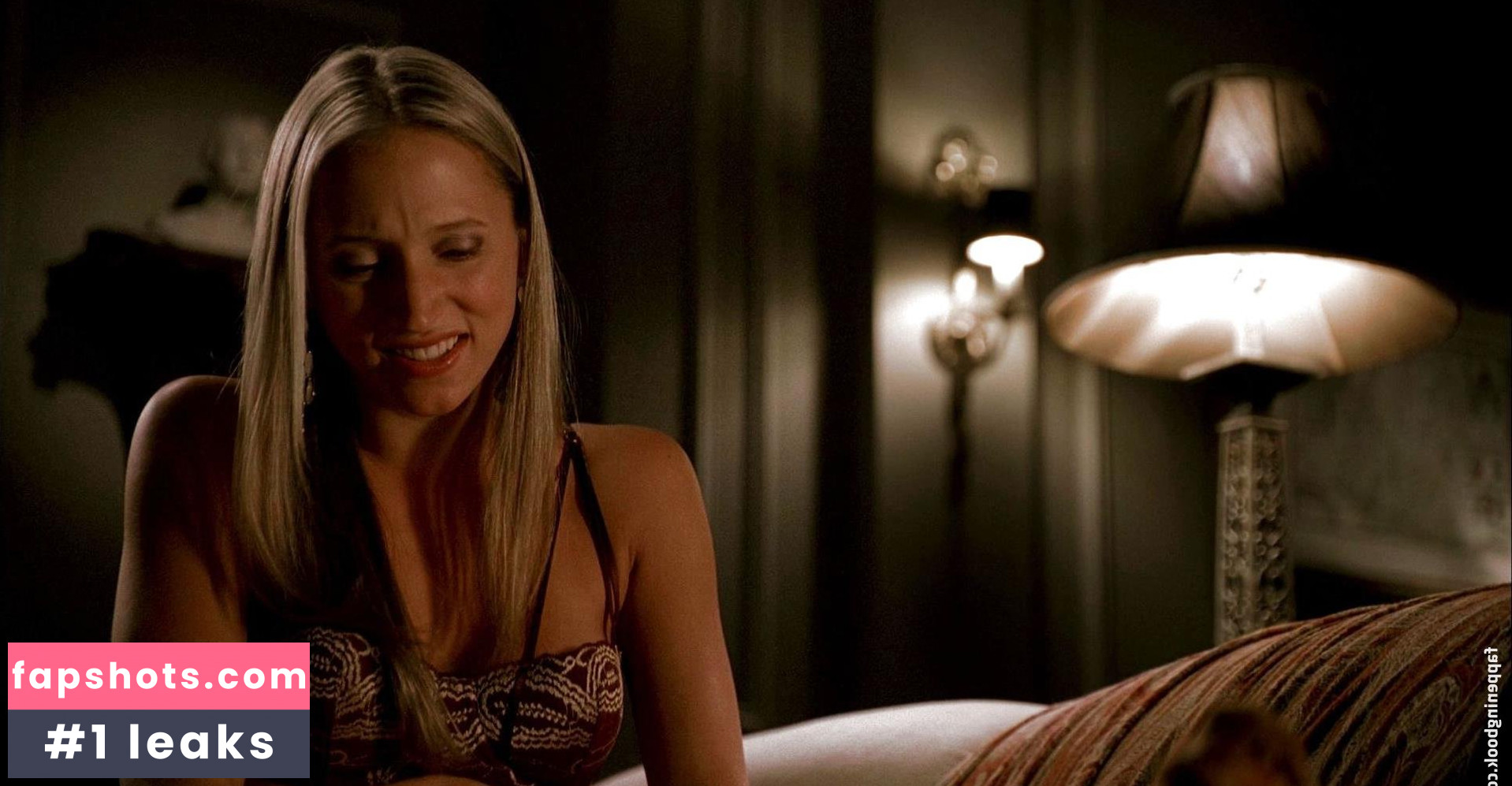 Nikki Dinki gallery photo #2