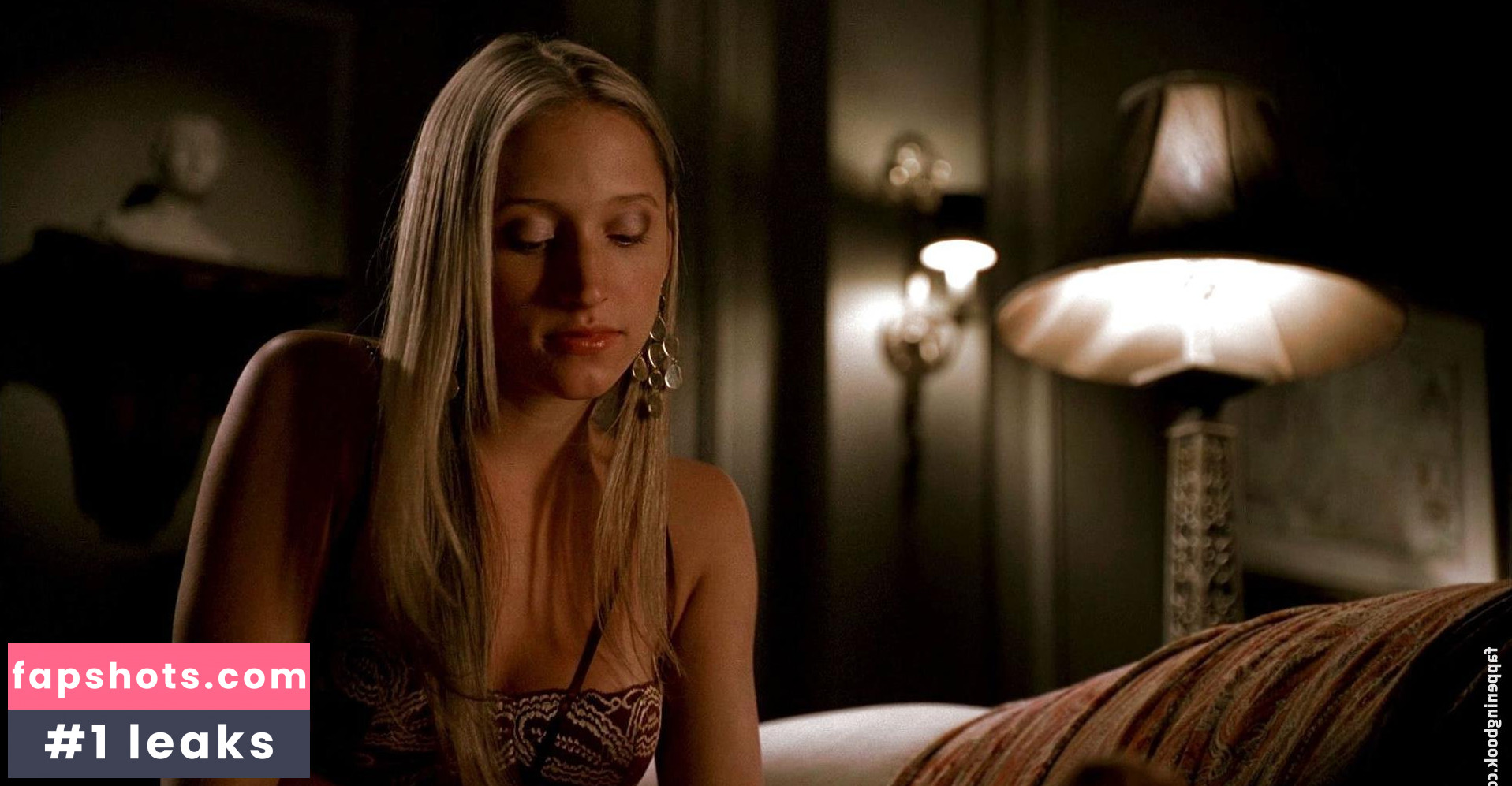 Nikki Dinki gallery photo #3