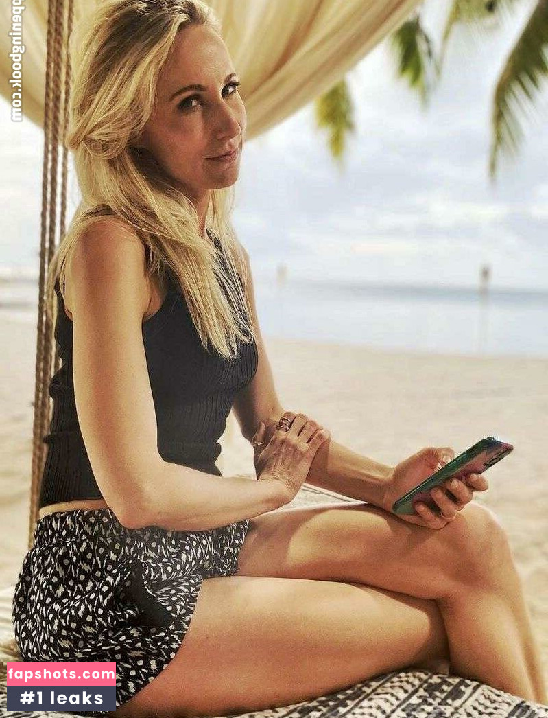 Nikki Glaser gallery photo #103