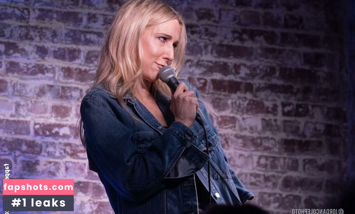 Nikki Glaser gallery photo #110