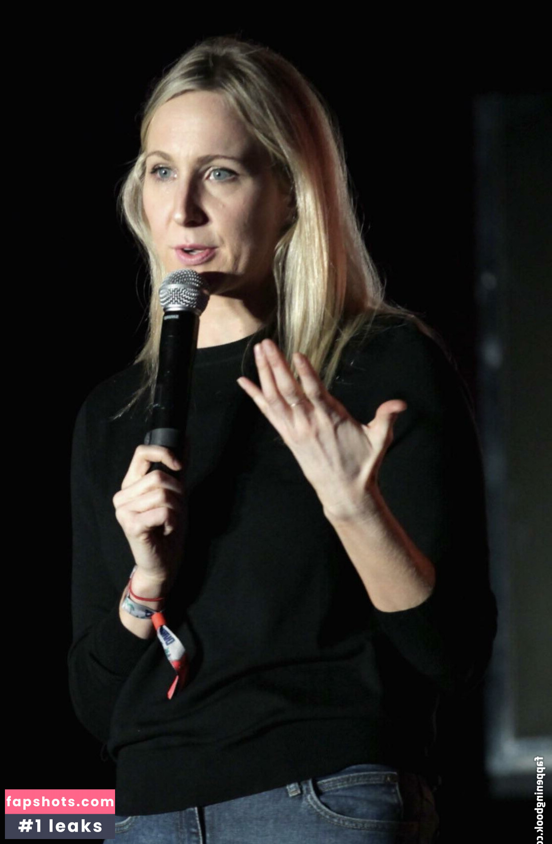 Nikki Glaser gallery photo #115