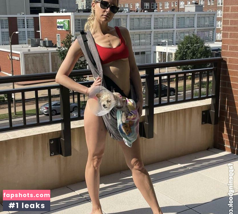 Nikki Glaser gallery photo #135