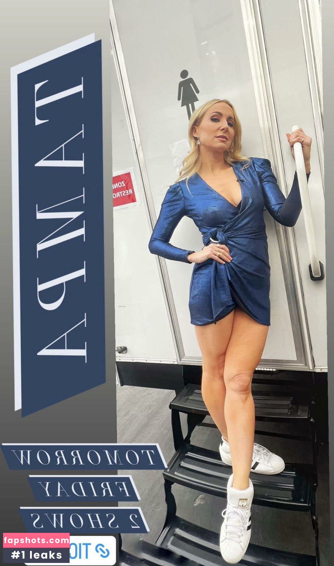 Nikki Glaser gallery photo #145