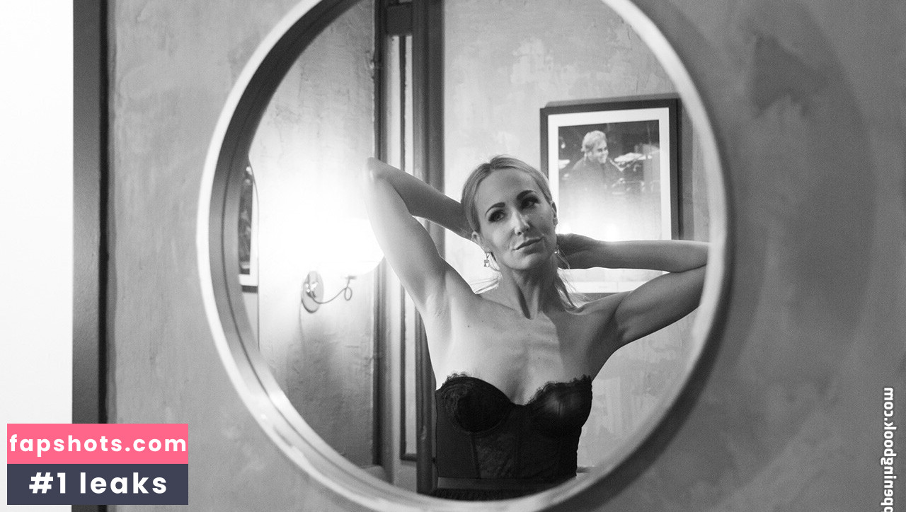 Nikki Glaser gallery photo #150