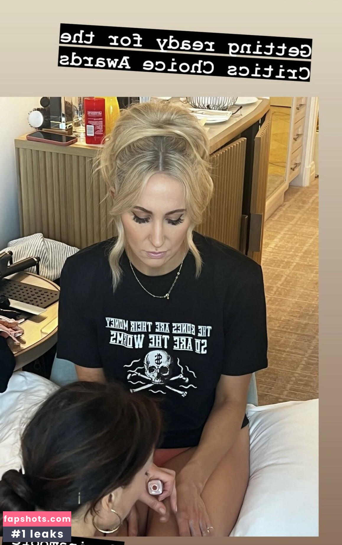 Nikki Glaser gallery photo #153