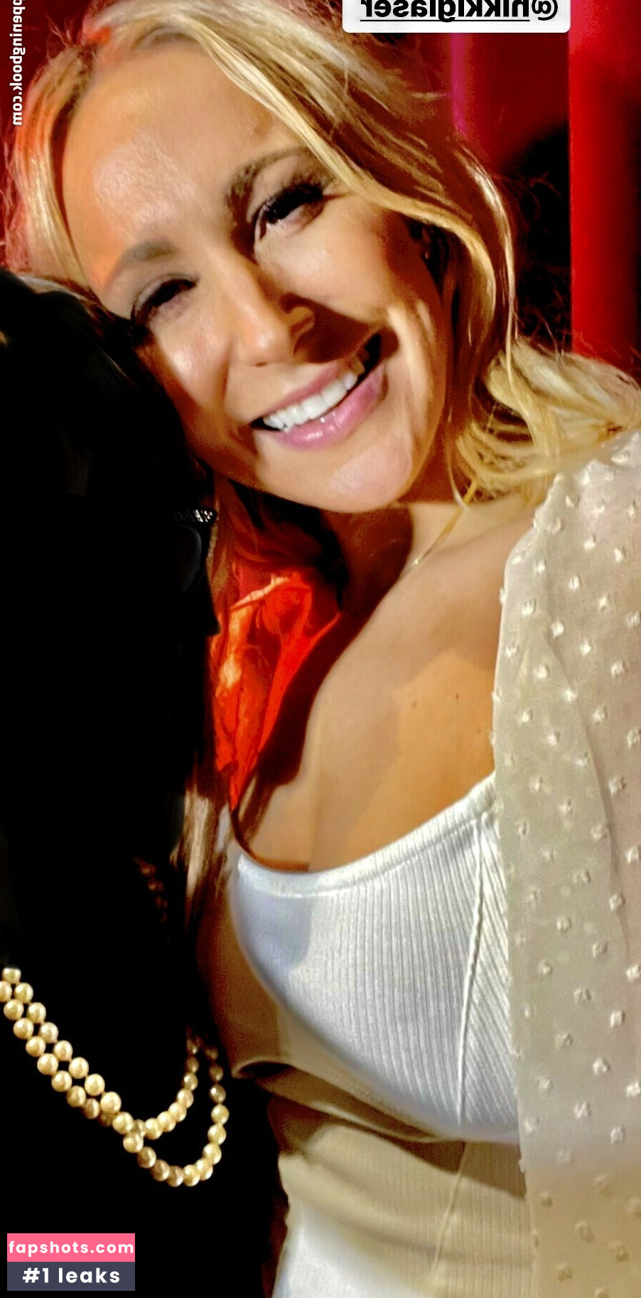 Nikki Glaser gallery photo #179