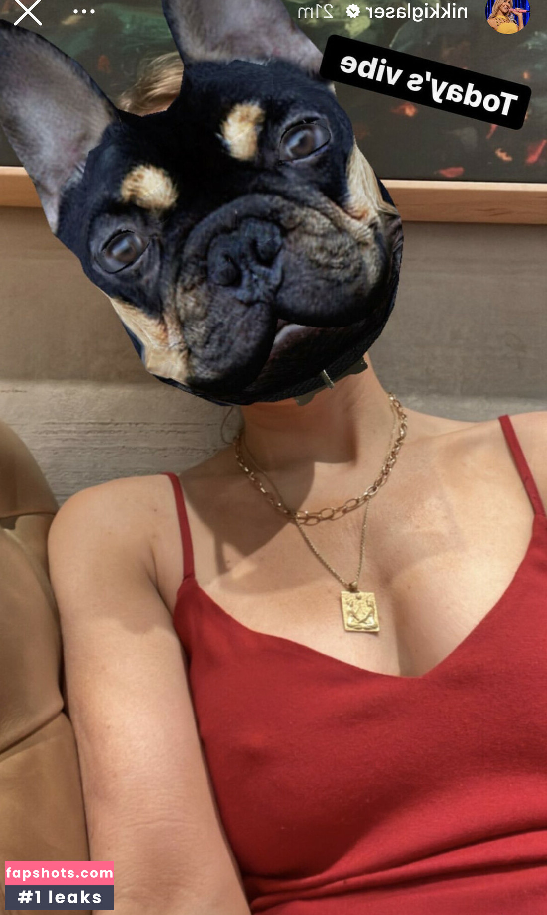 Nikki Glaser gallery photo #183