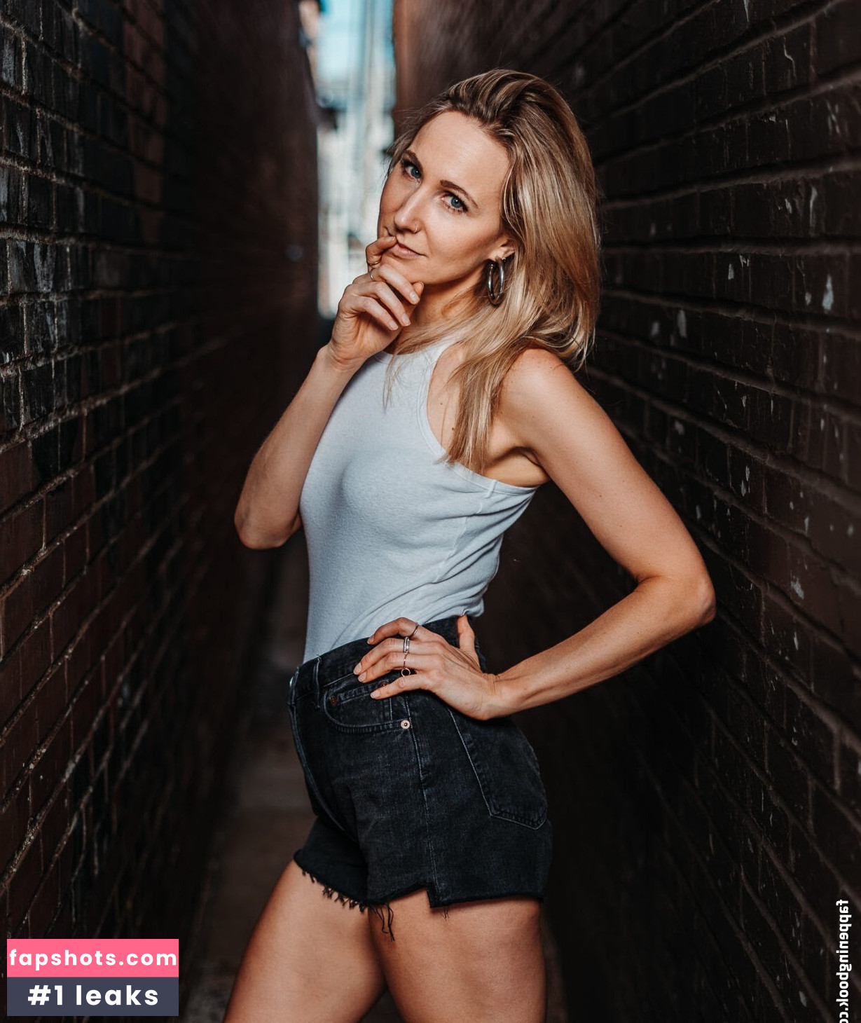 Nikki Glaser gallery photo #187