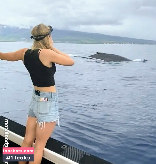 Nikki Glaser gallery photo #201