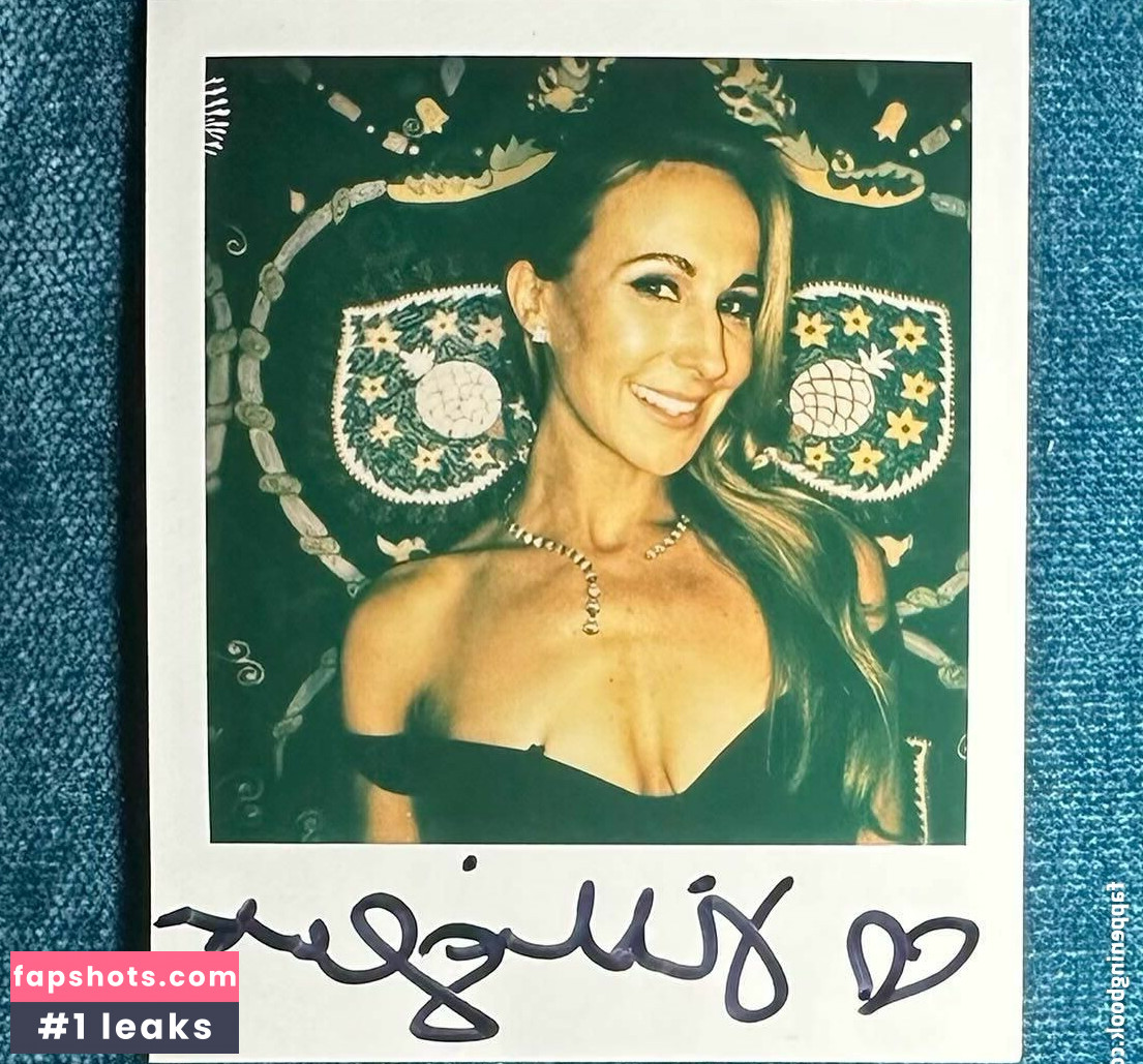 Nikki Glaser gallery photo #33