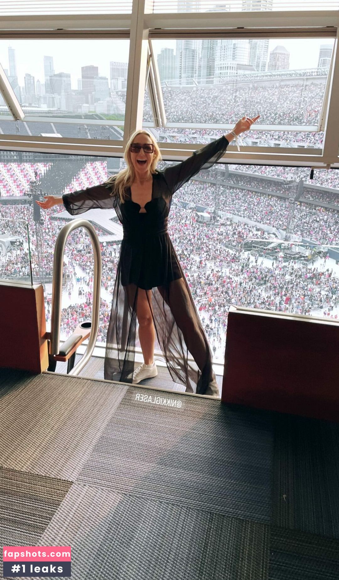 Nikki Glaser gallery photo #54