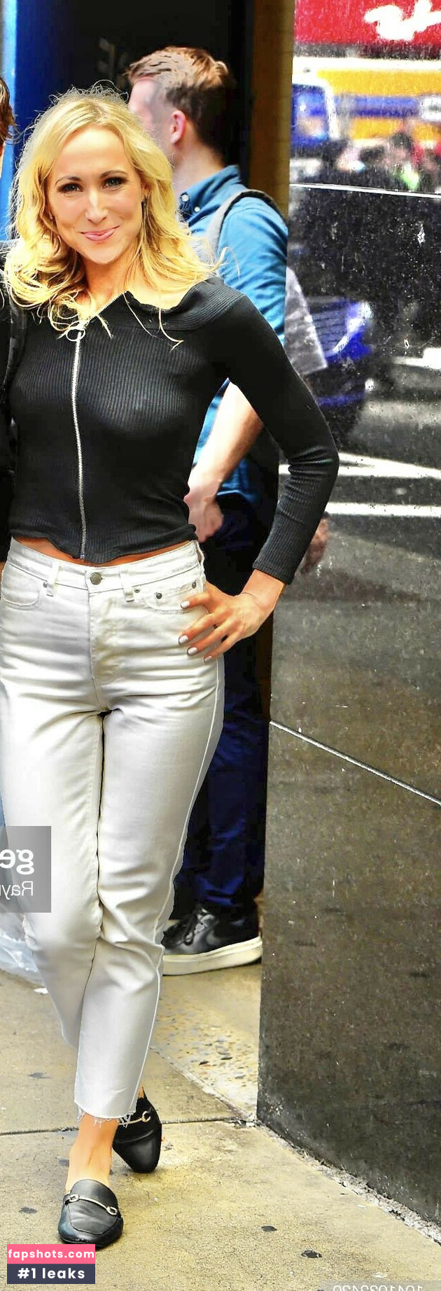 Nikki Glaser gallery photo #57