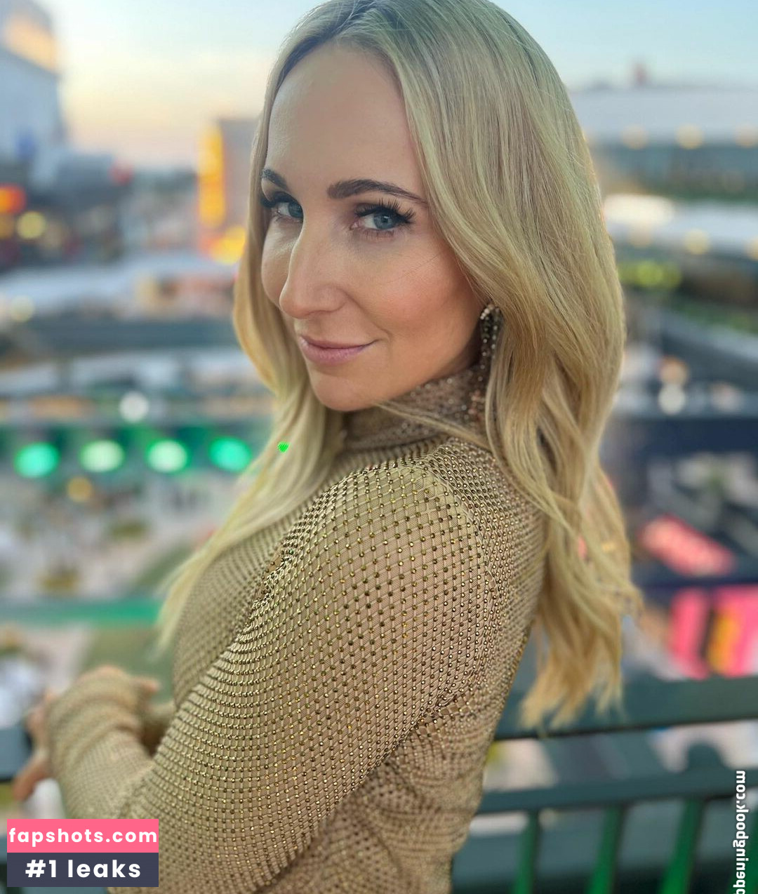 Nikki Glaser gallery photo #59