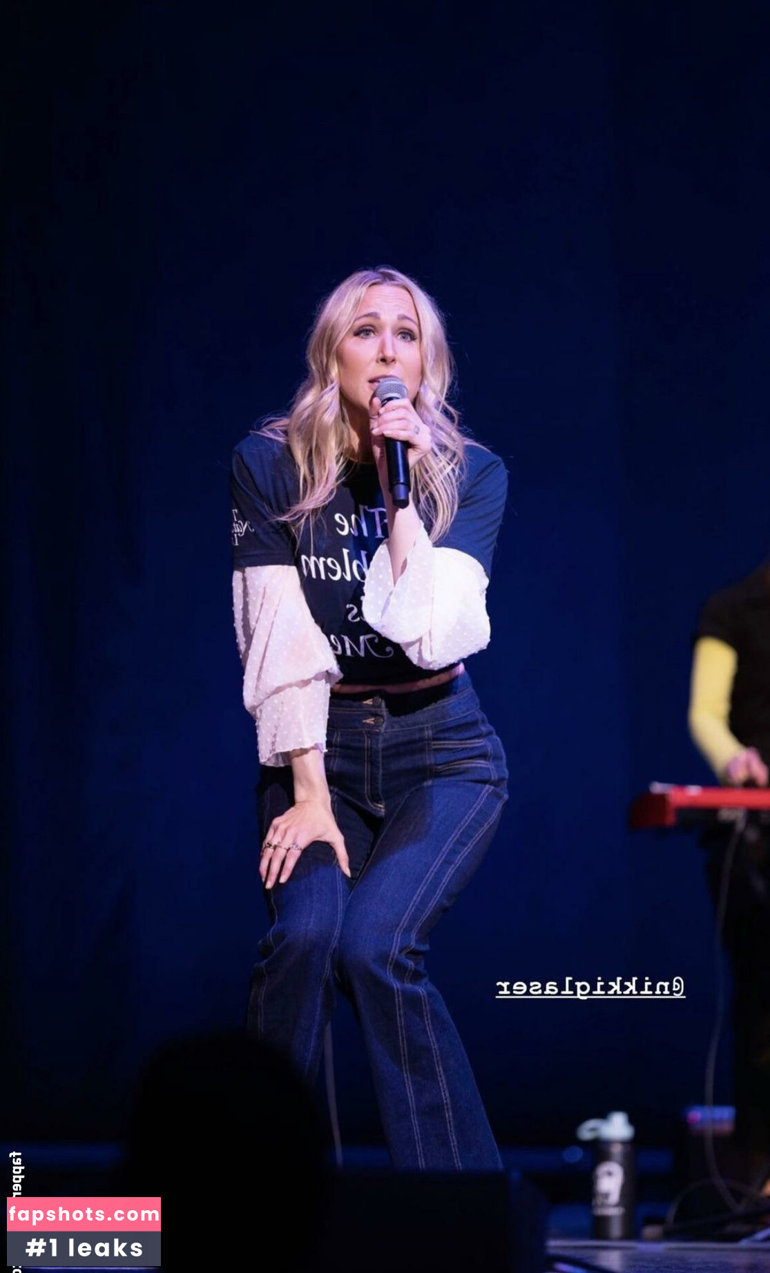 Nikki Glaser gallery photo #82