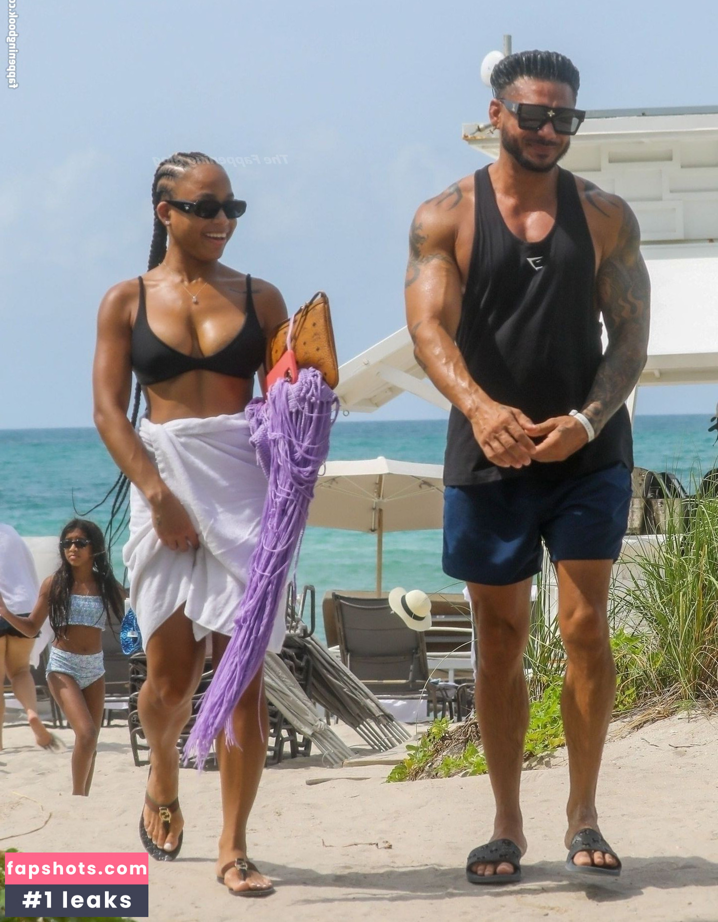 Nikki Hall gallery photo #2