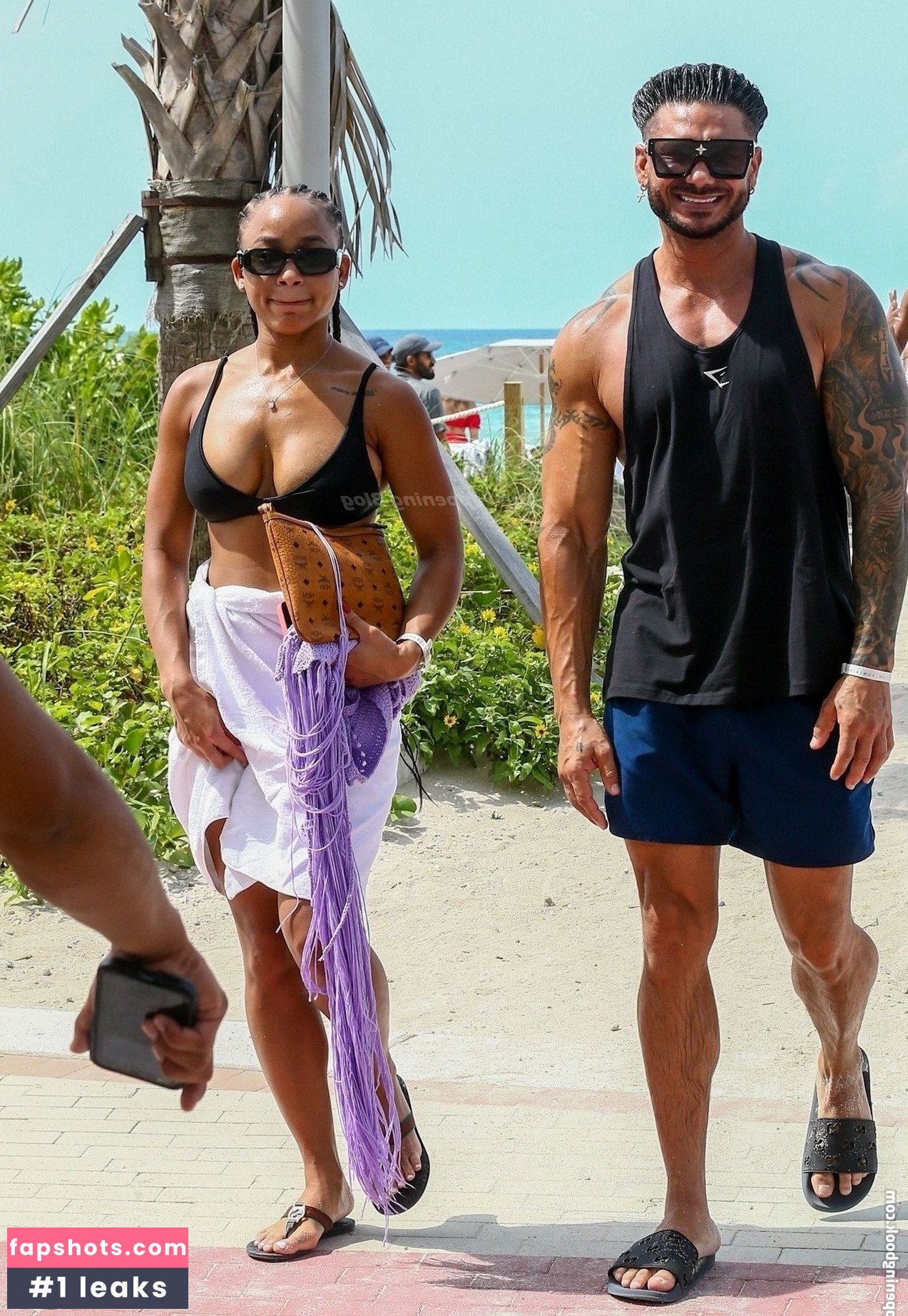 Nikki Hall gallery photo #15