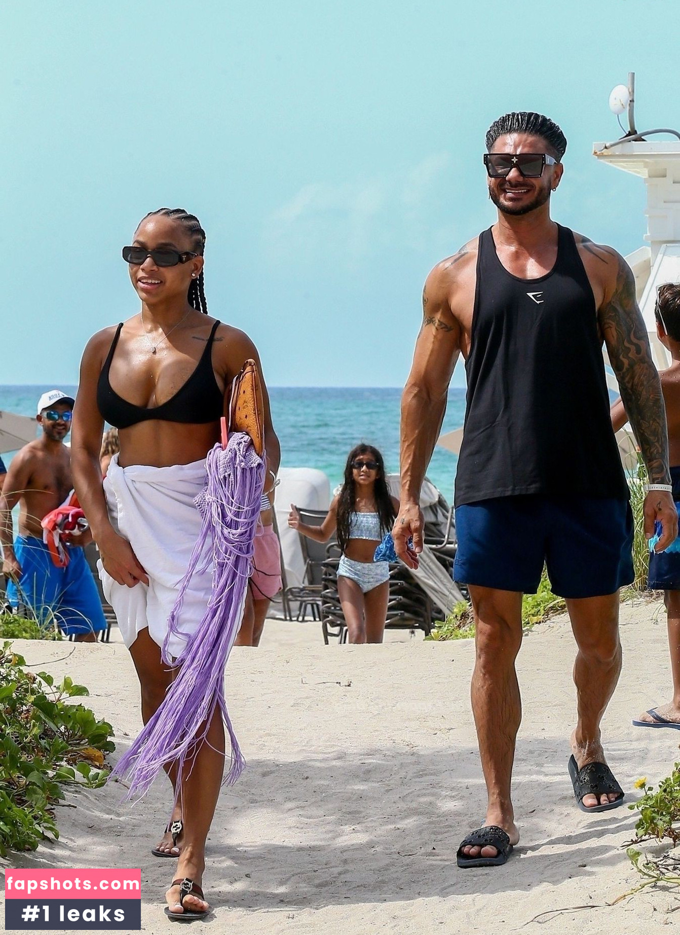 Nikki Hall gallery photo #17