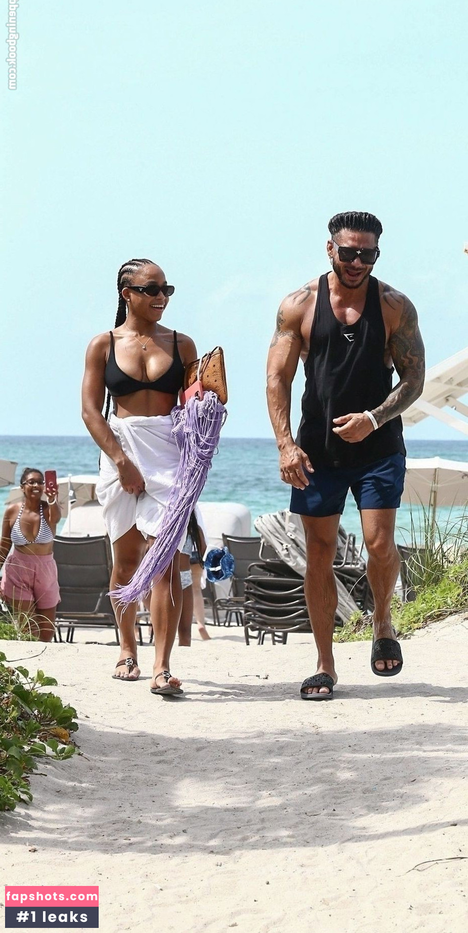 Nikki Hall gallery photo #6