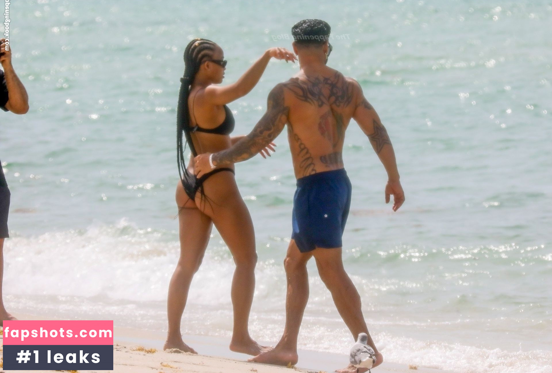 Nikki Hall gallery photo #7