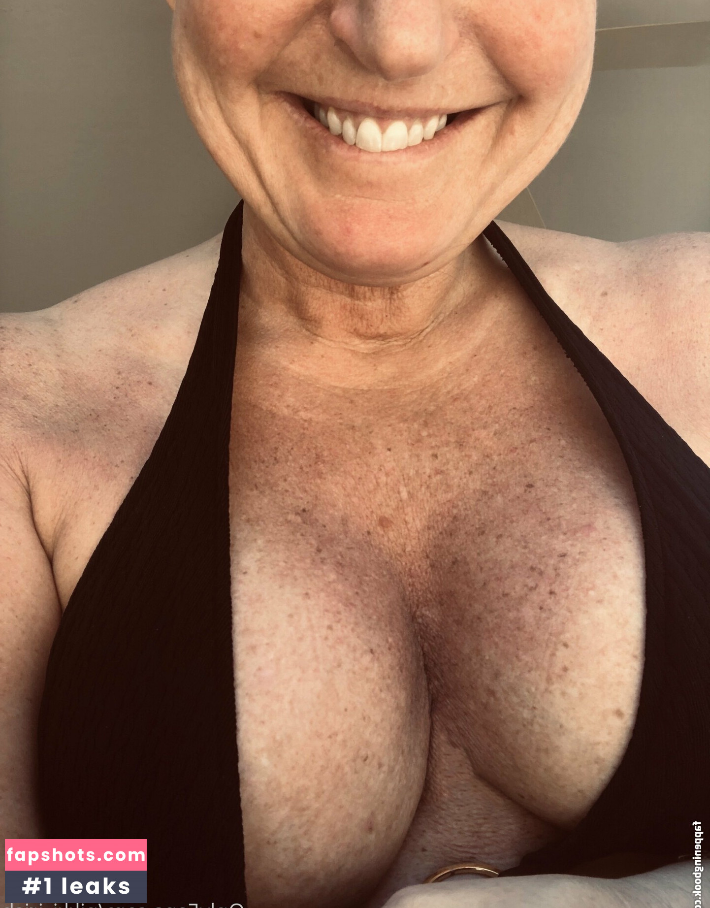 Nikki Irish gallery photo #17