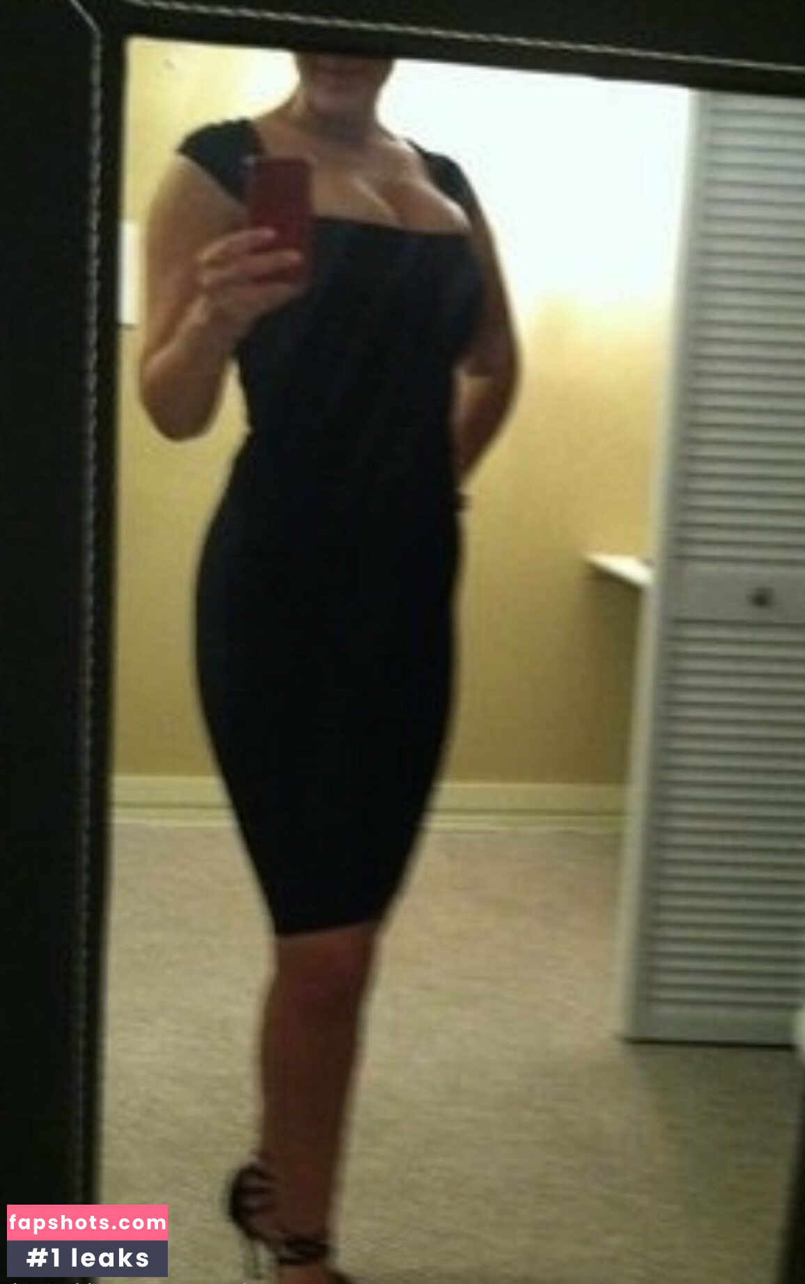 Nikki Irish gallery photo #8