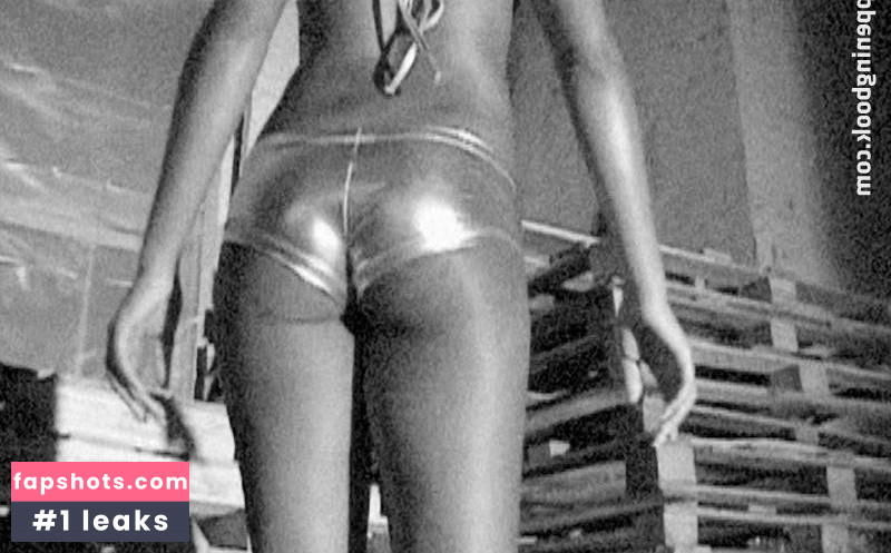 Nikki Johnson nude babe gallery