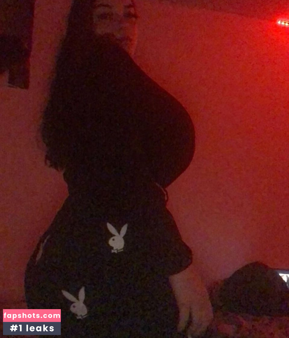 Nikki gallery photo #2