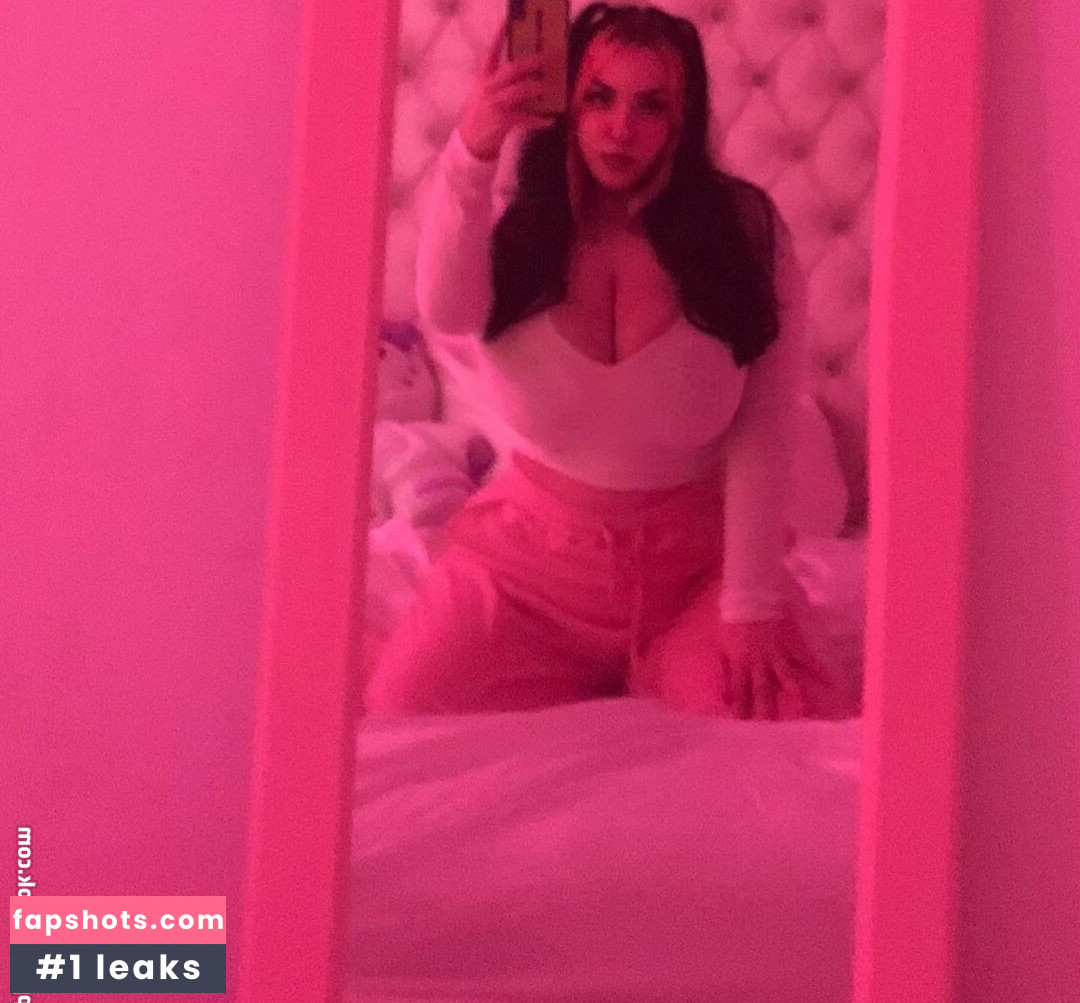 Nikki gallery photo #15