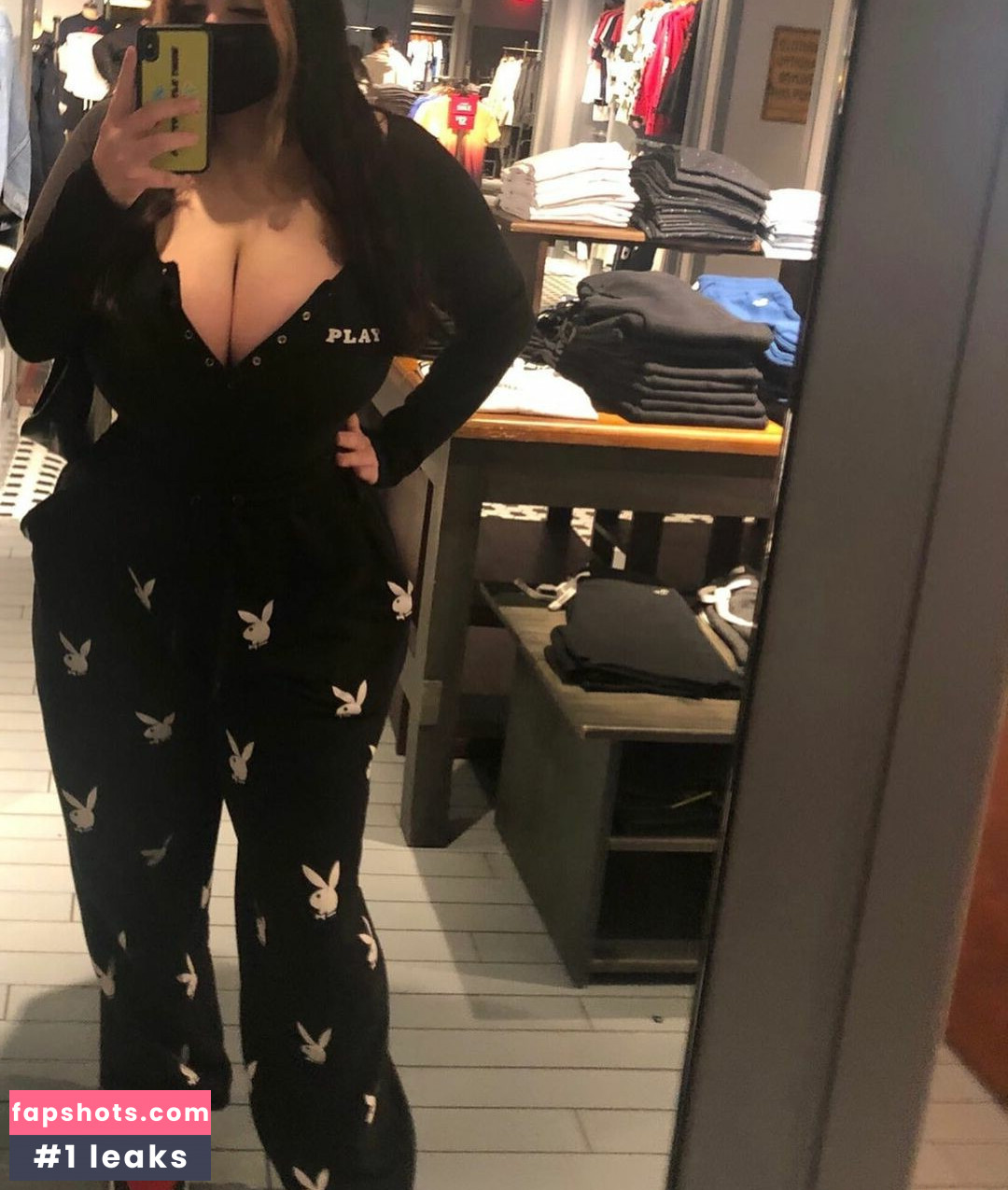 Nikki gallery photo #16