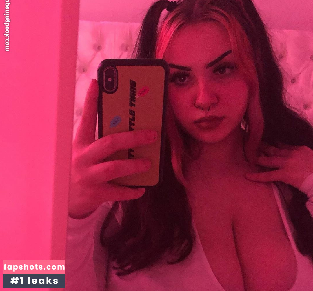 Nikki gallery photo #18