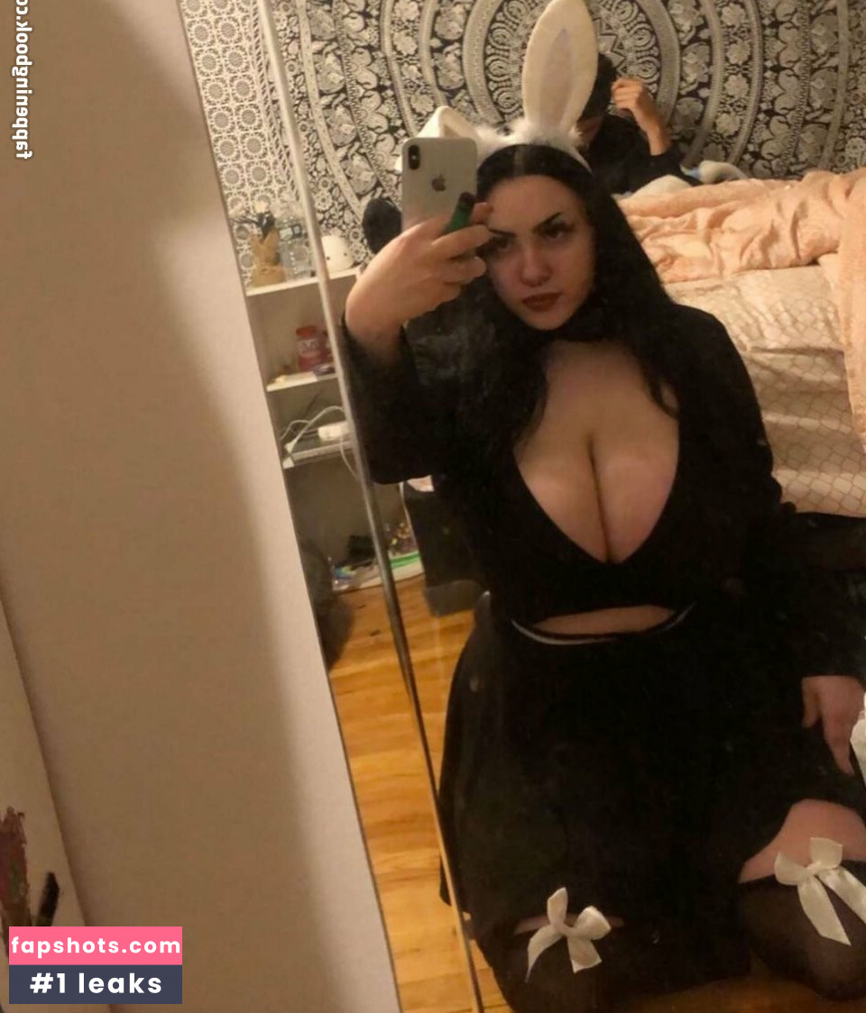 Nikki gallery photo #20