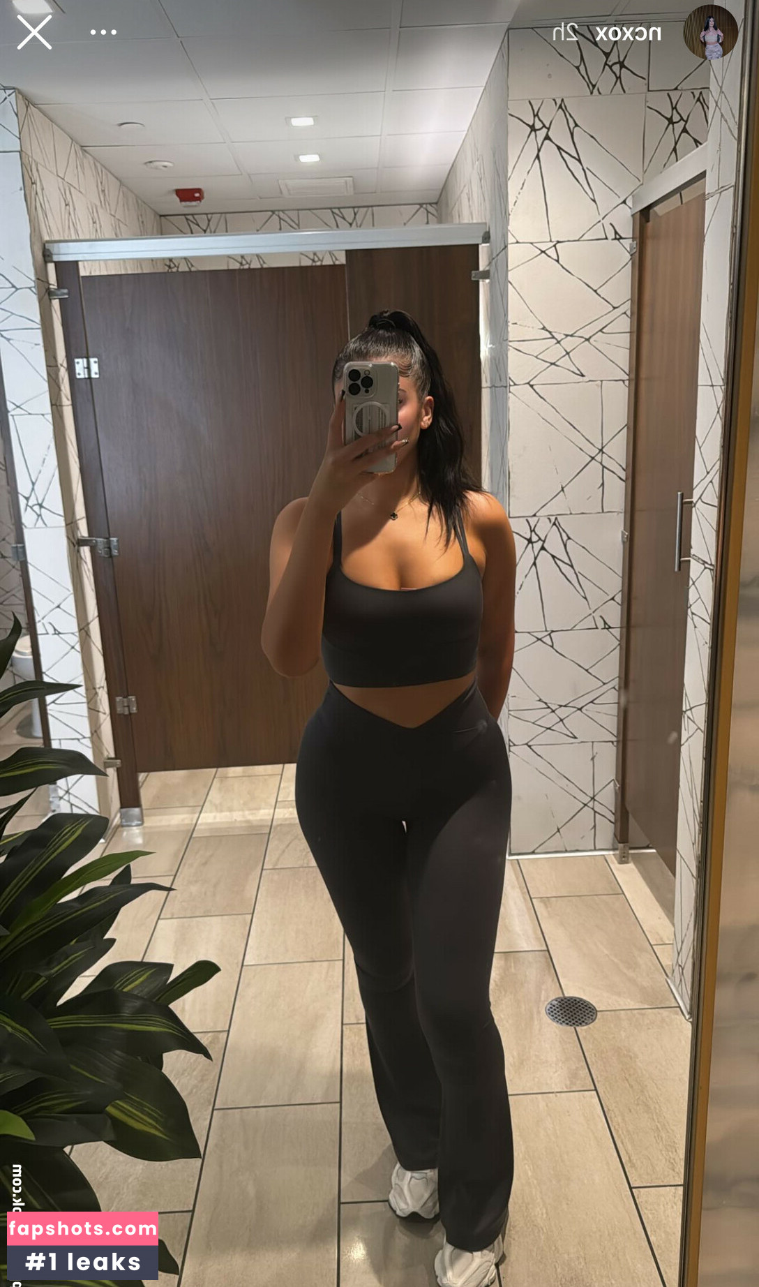 Nikki gallery photo #24