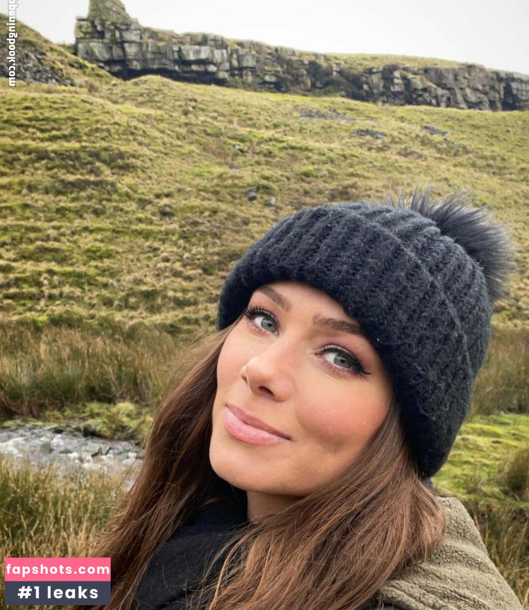 Nikki Sanderson gallery photo #2