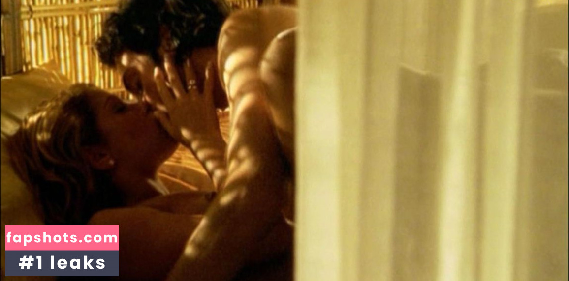 Nikki Sanderson gallery photo #11