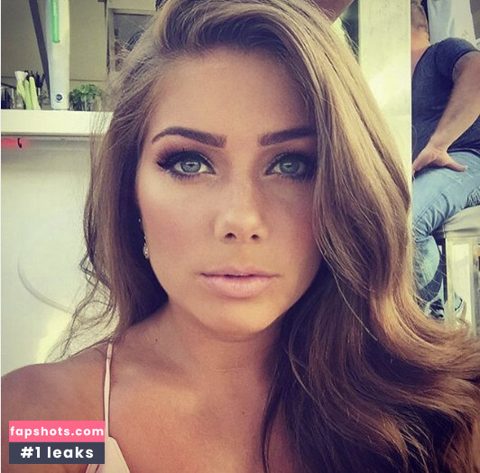 Nikki Sanderson gallery photo #3