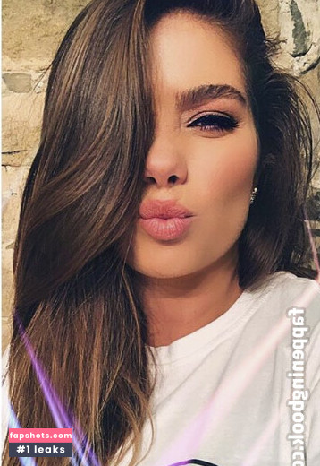 Nikki Sanderson gallery photo #4