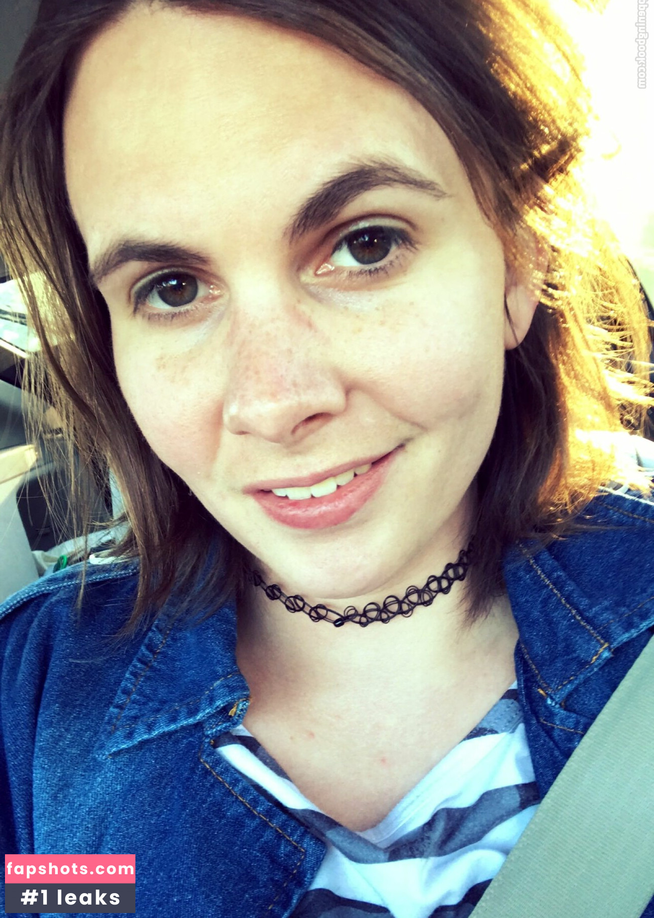 Nikki Sapphire gallery photo #15